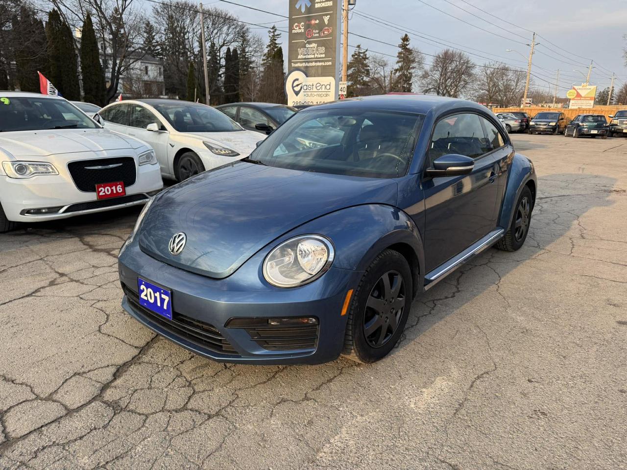 2017 Volkswagen Beetle Trendline Photo2