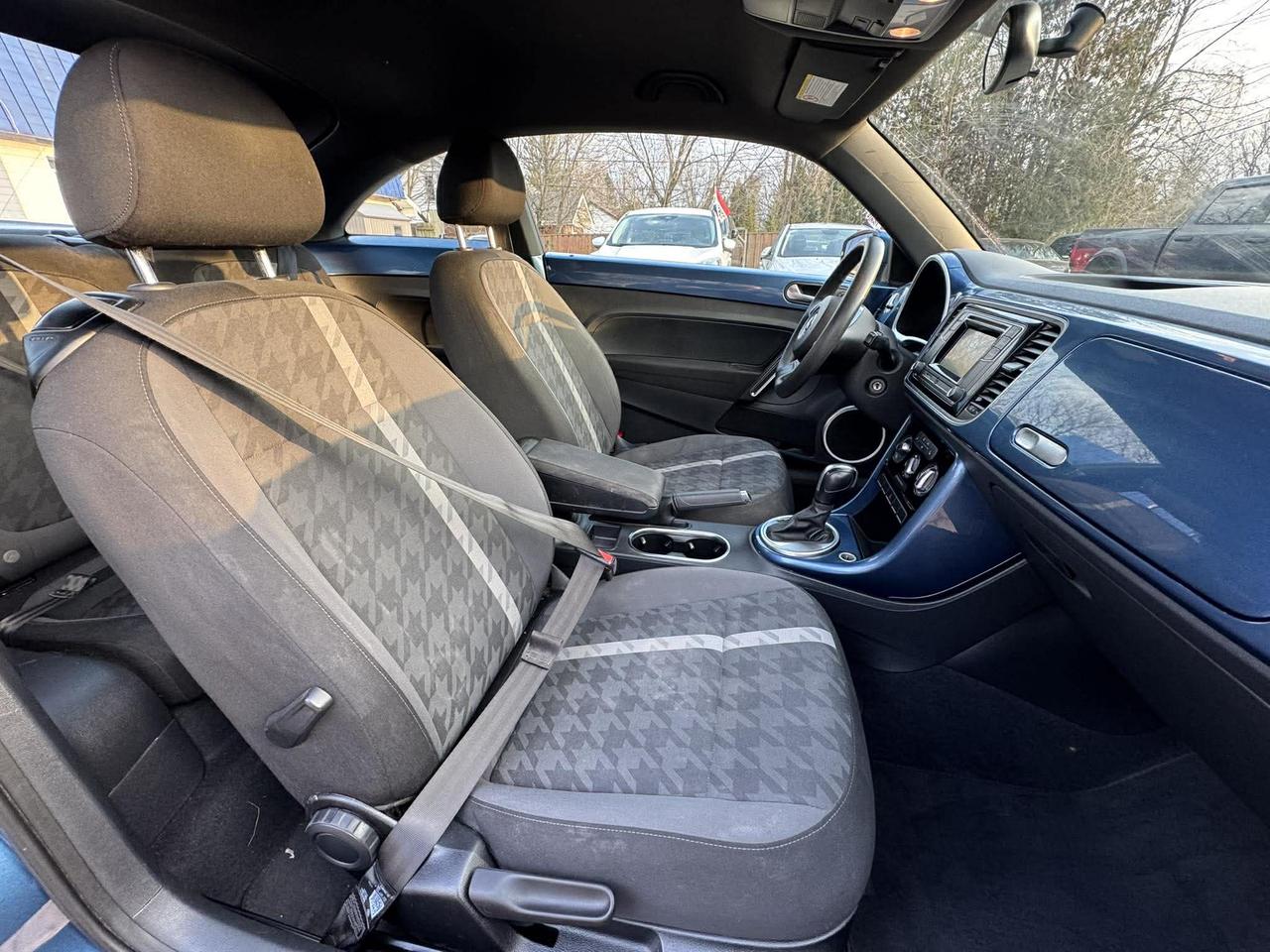 2017 Volkswagen Beetle Trendline Photo