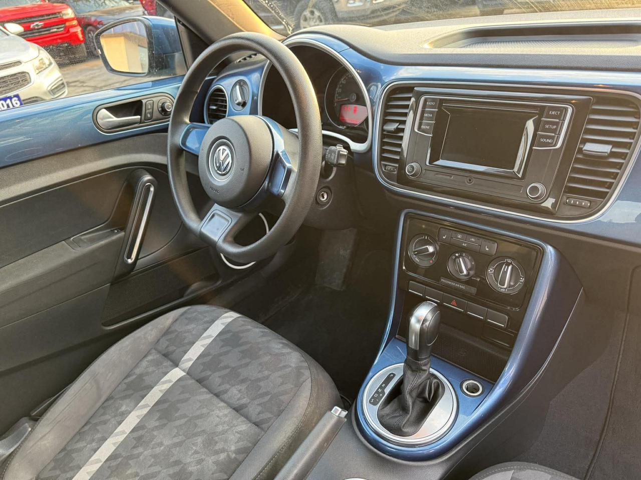 2017 Volkswagen Beetle Trendline Photo