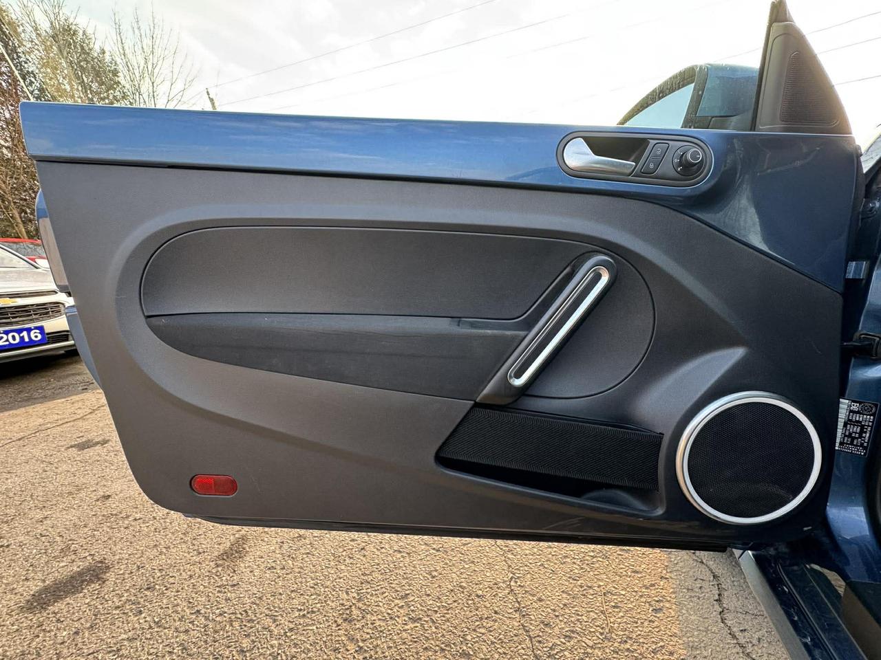 2017 Volkswagen Beetle Trendline Photo