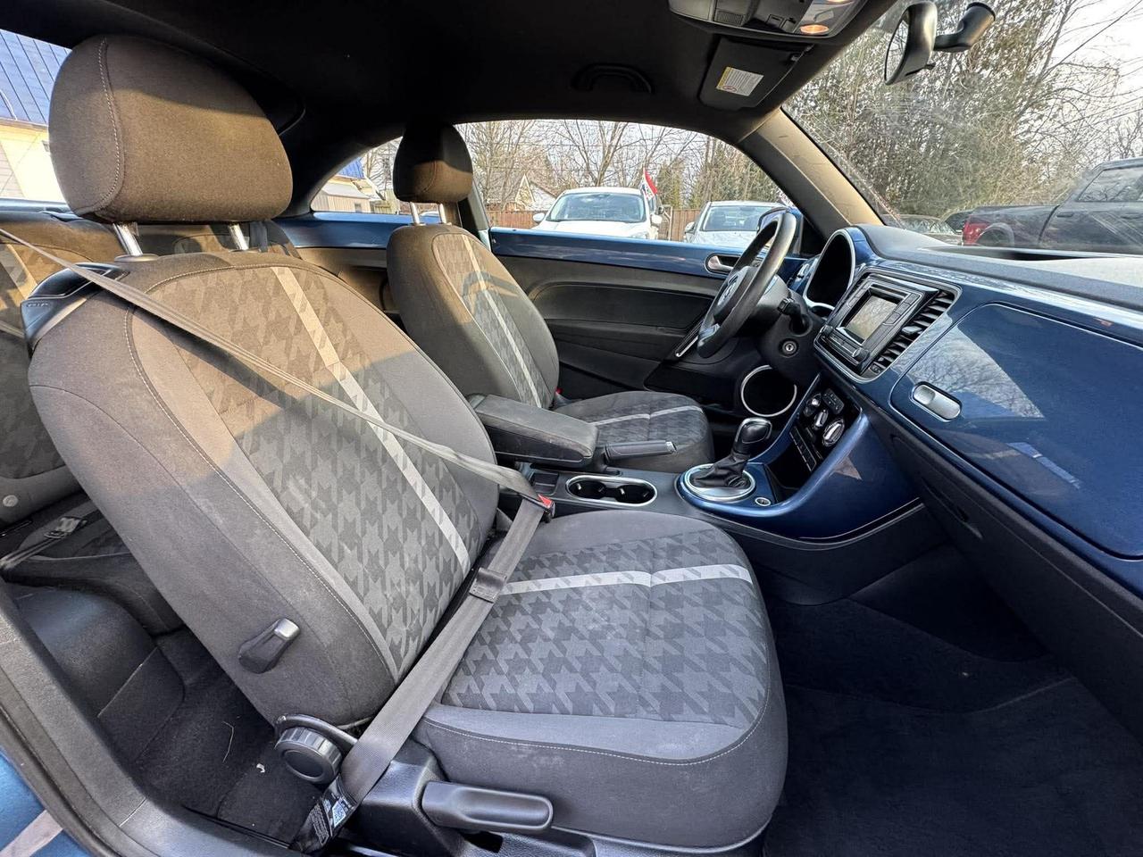 2017 Volkswagen Beetle Trendline Photo