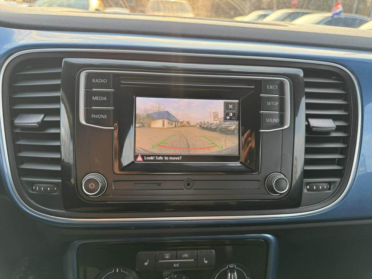 2017 Volkswagen Beetle Trendline Photo