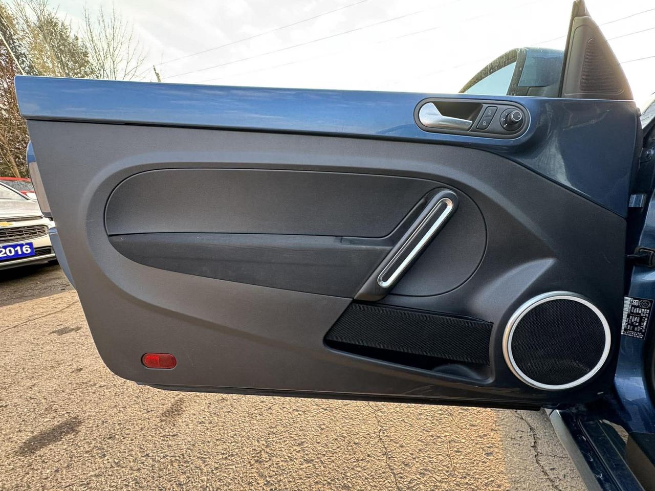 2017 Volkswagen Beetle Trendline Photo