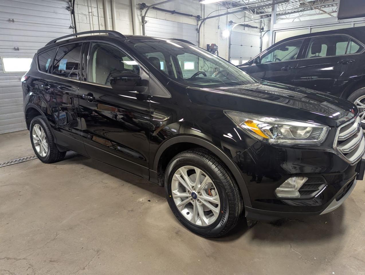 2018 Ford Escape SEL WITH LEATHER/POWER LIFTGATE!! Photo