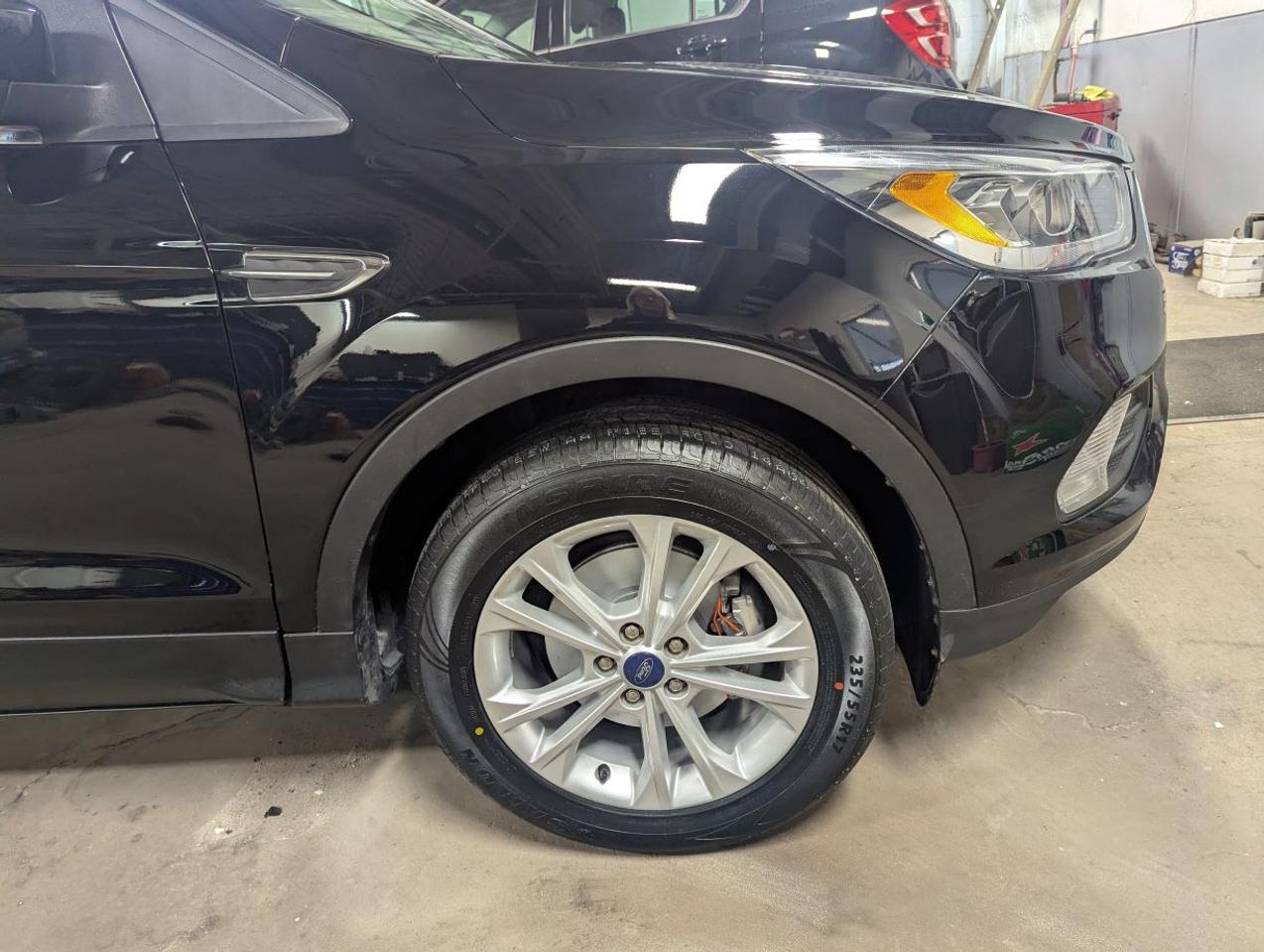2018 Ford Escape SEL WITH LEATHER/POWER LIFTGATE!! Photo3