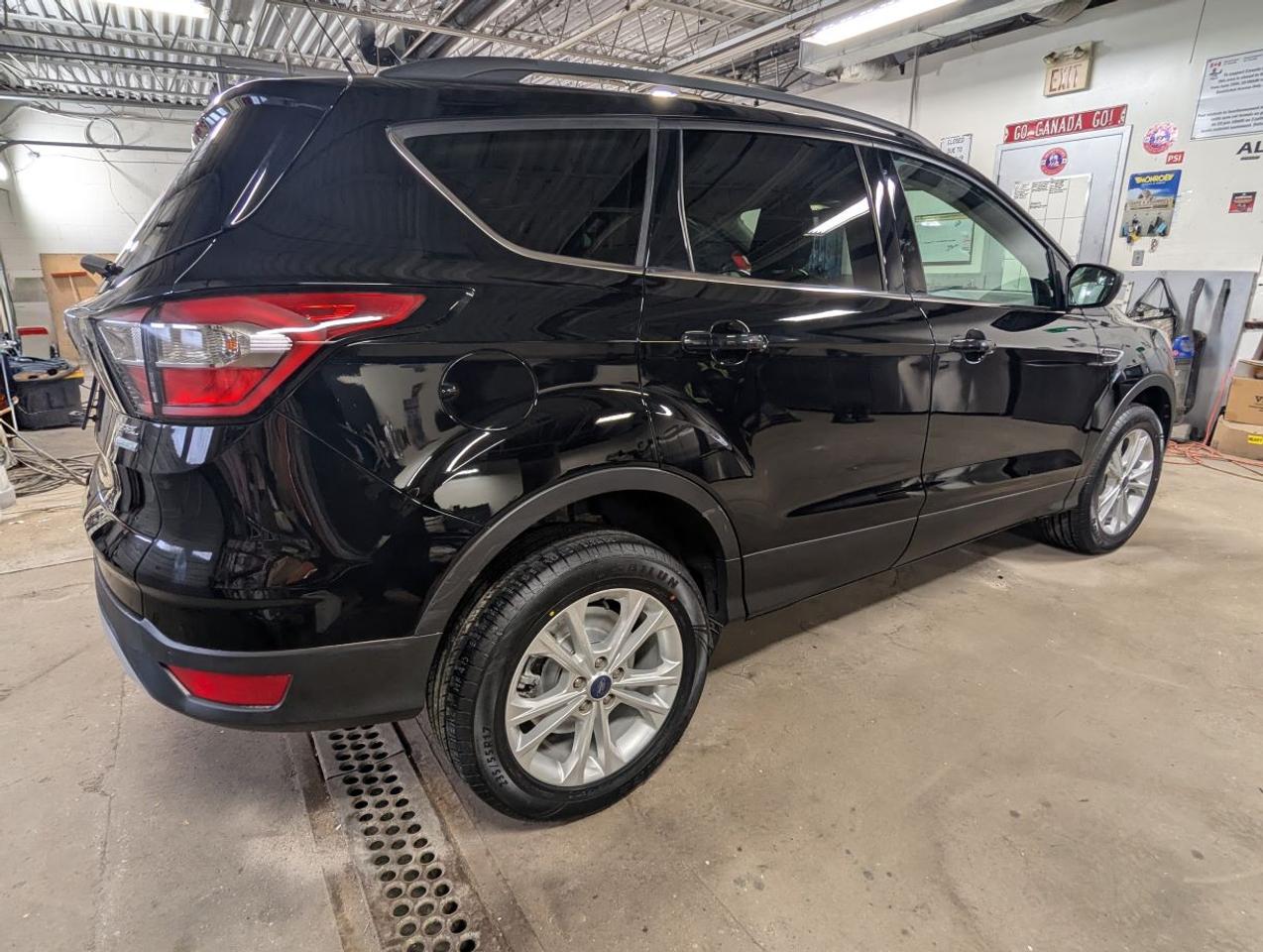 2018 Ford Escape SEL WITH LEATHER/POWER LIFTGATE!! Photo4