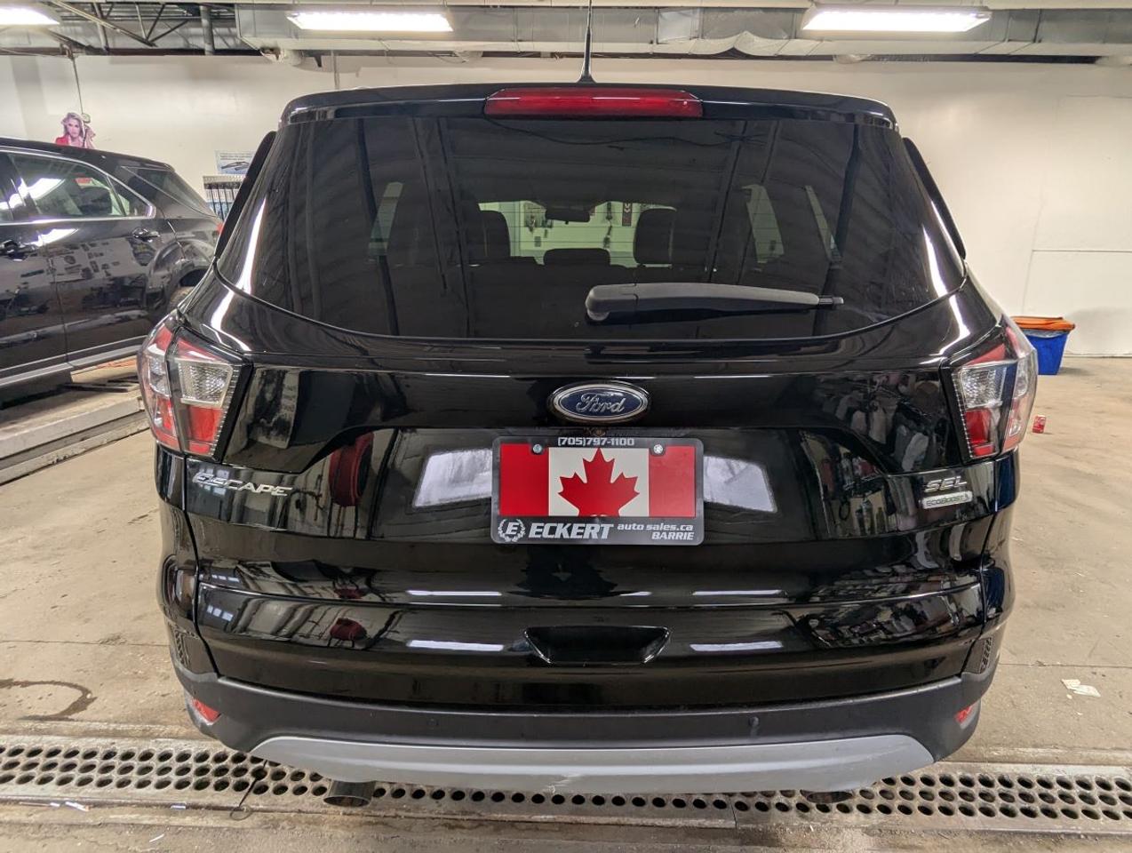 2018 Ford Escape SEL WITH LEATHER/POWER LIFTGATE!! Photo