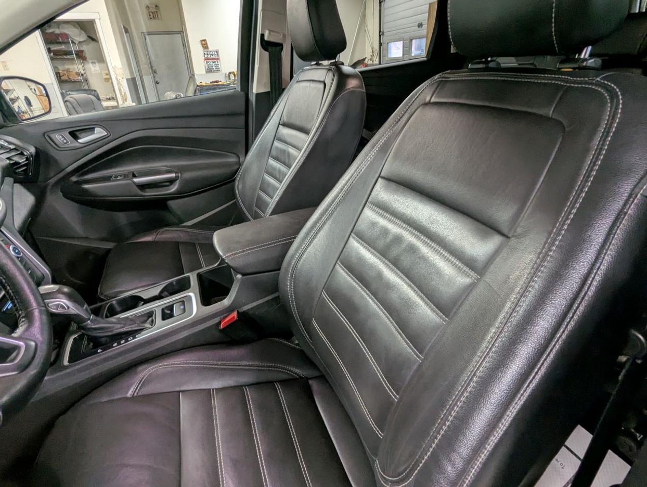 2018 Ford Escape SEL WITH LEATHER/POWER LIFTGATE!! Photo