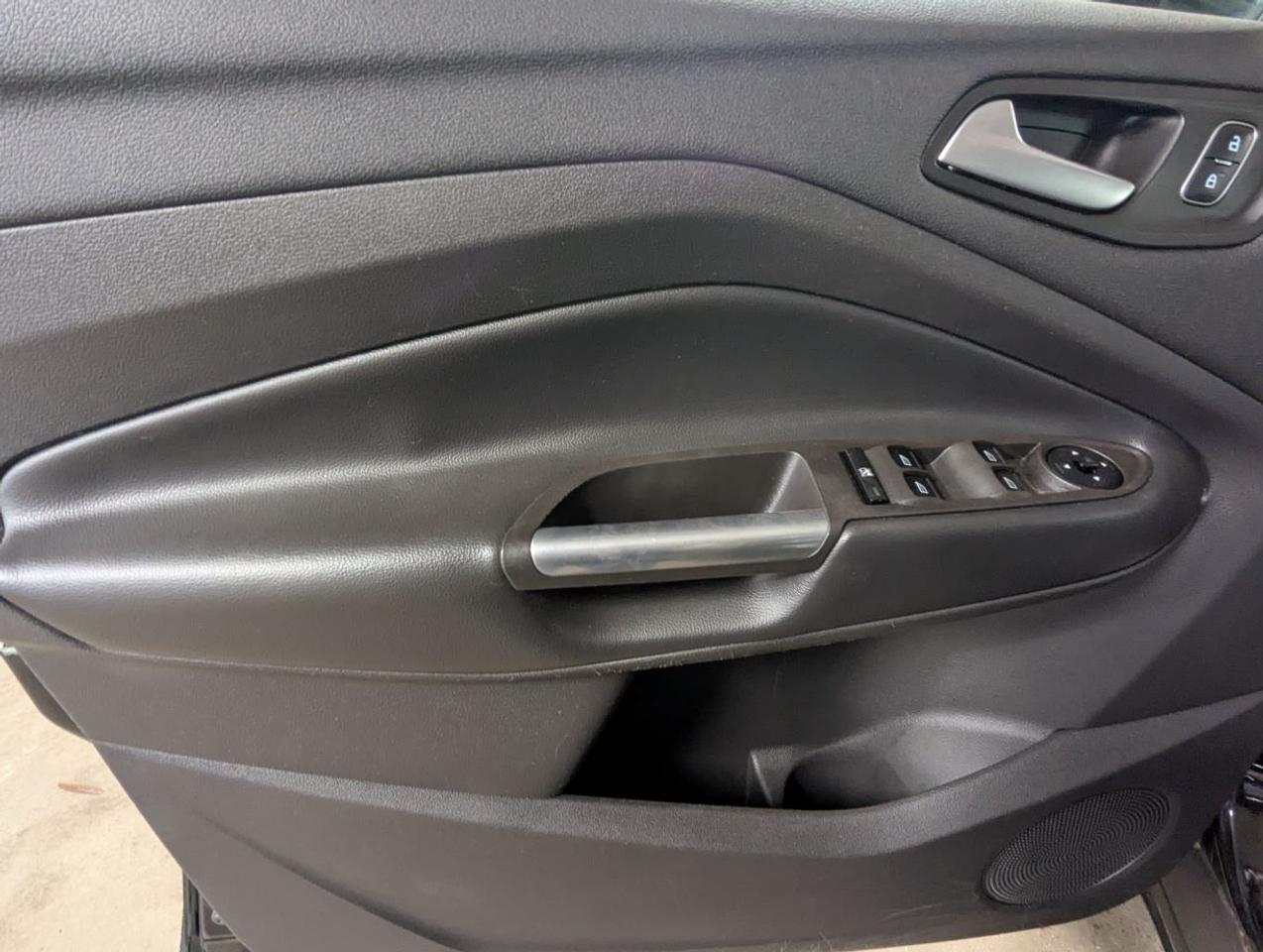 2018 Ford Escape SEL WITH LEATHER/POWER LIFTGATE!! Photo