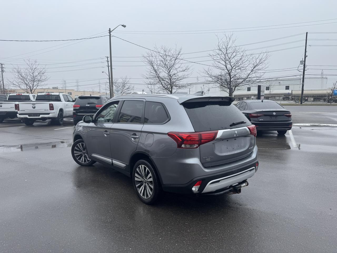 2019 Mitsubishi Outlander ES AWD 7 PASS LEATHER SUNROOF B/SPOT L/ASSIST CAME Photo4