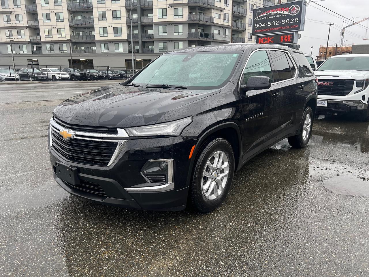 2023 Chevrolet Traverse LS Photo3