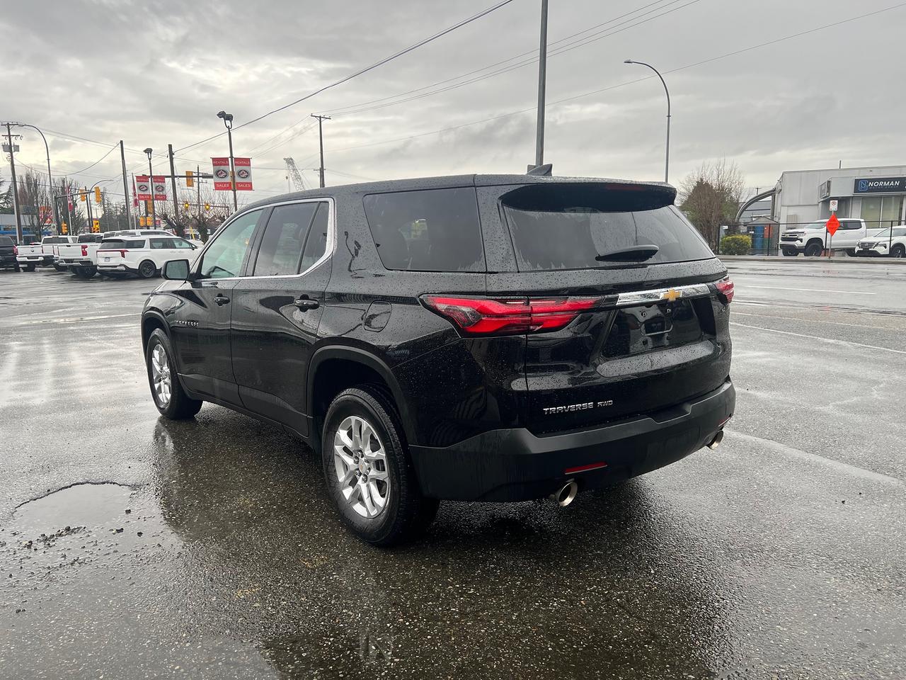 2023 Chevrolet Traverse LS Photo5