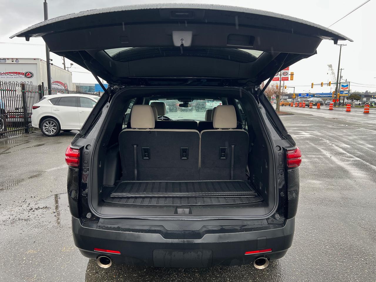 2023 Chevrolet Traverse LS Photo7