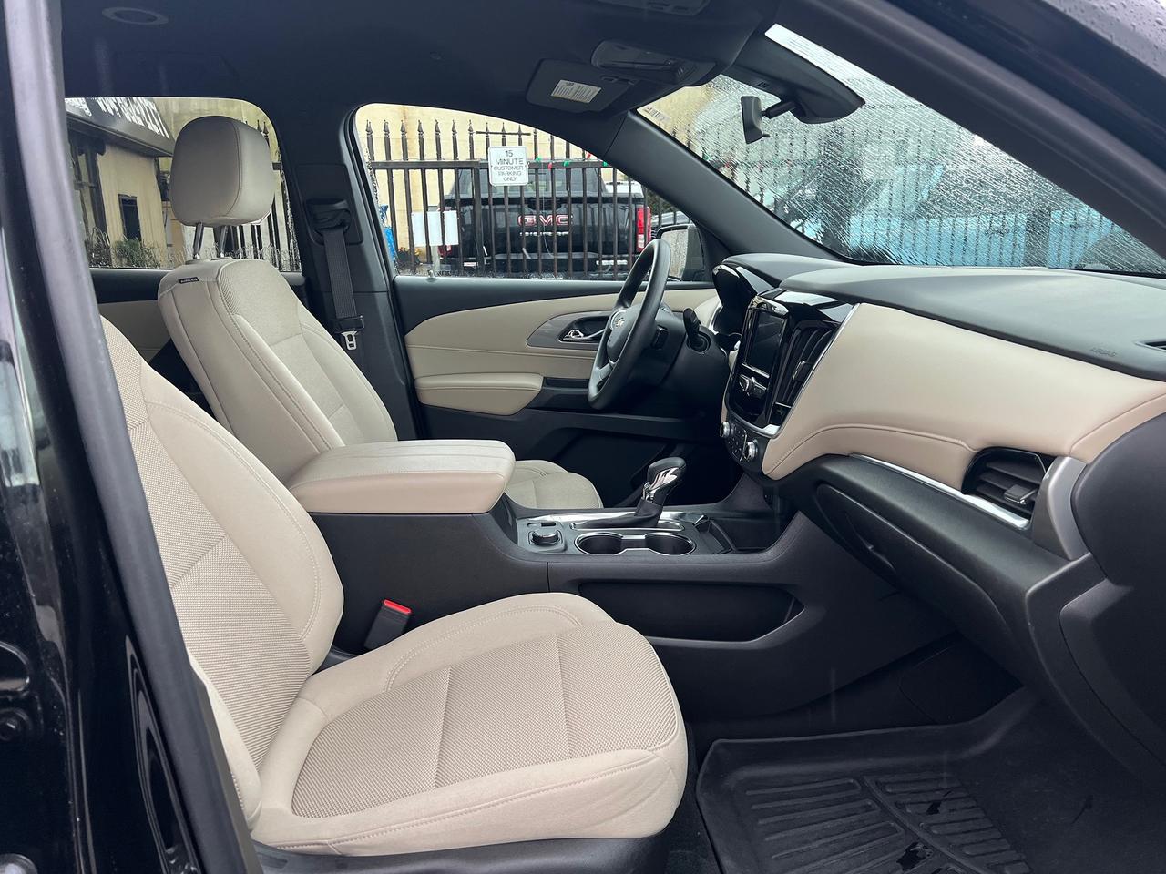 2023 Chevrolet Traverse LS Photo11