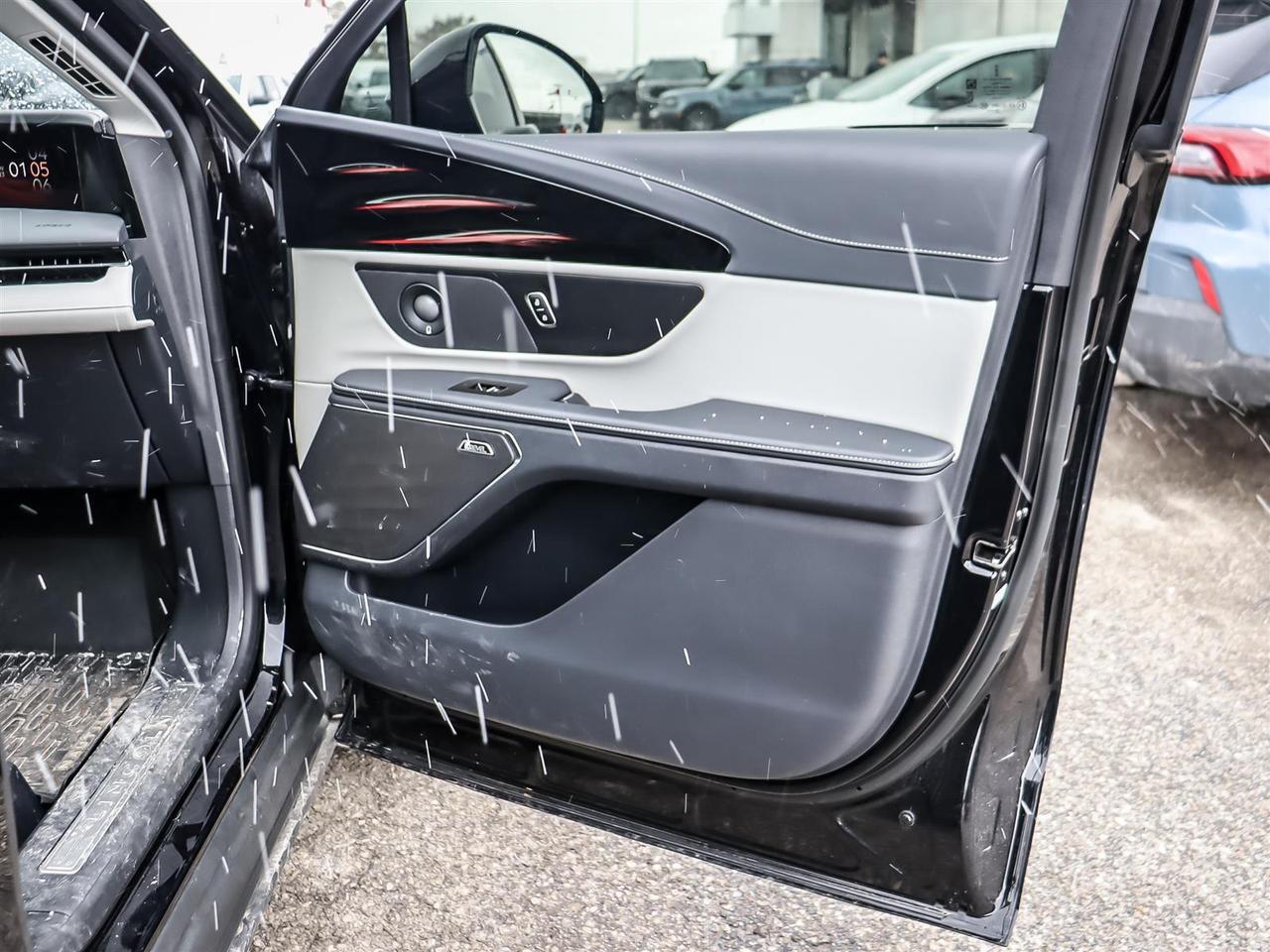 2025 Lincoln Nautilus Reserve | Hybrid |  Roof | Photo