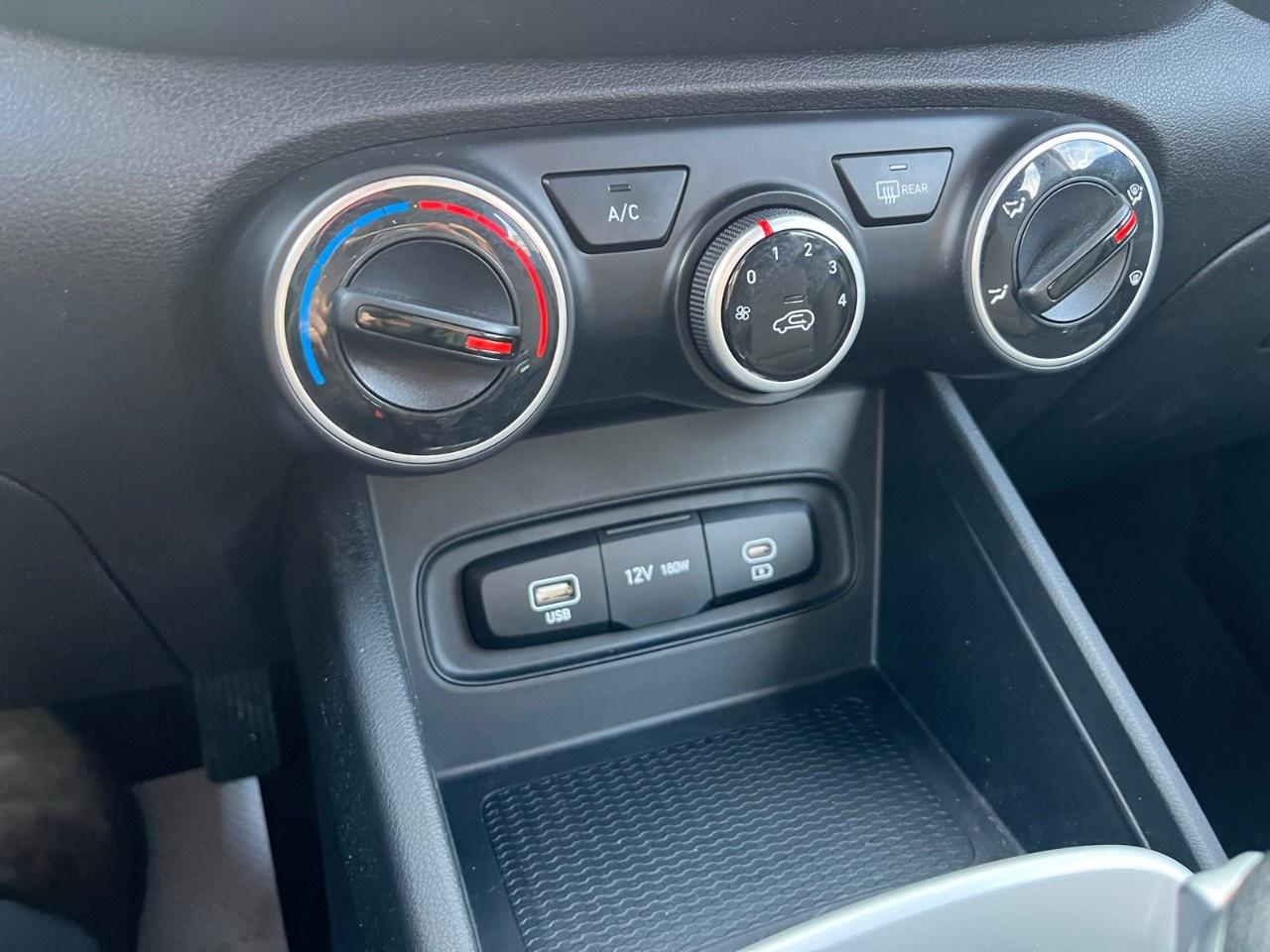 2023 Hyundai Venue Essential IVT Photo