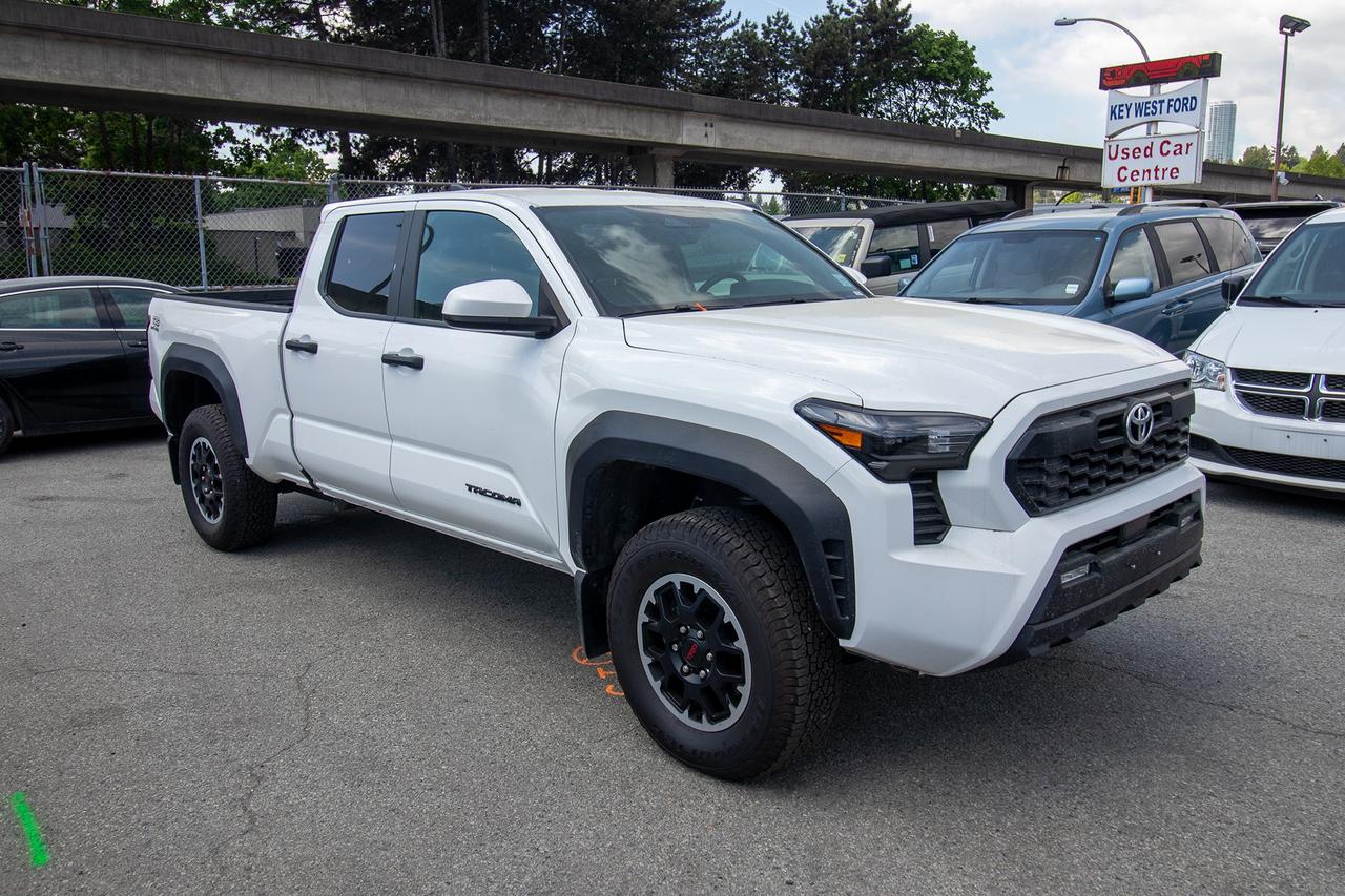 2024 Toyota Tacoma 4x4 Double Cab Auto SB TRD Photo3