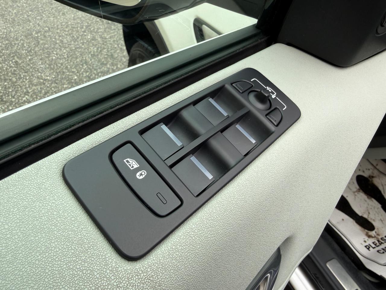 2016 Land Rover Discovery Sport HSE Luxury Photo