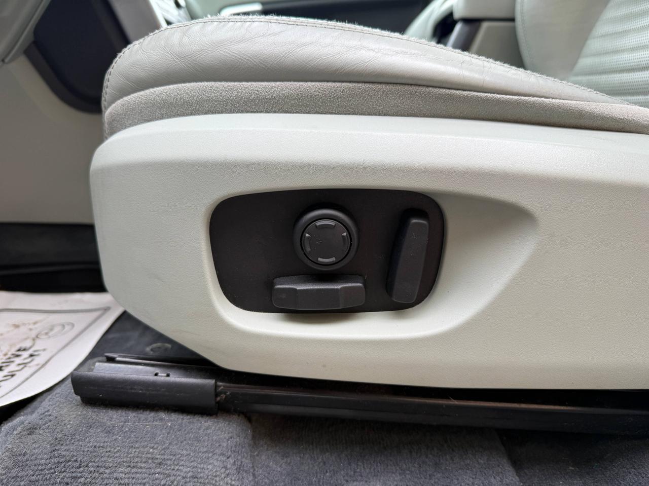 2016 Land Rover Discovery Sport HSE Luxury Photo