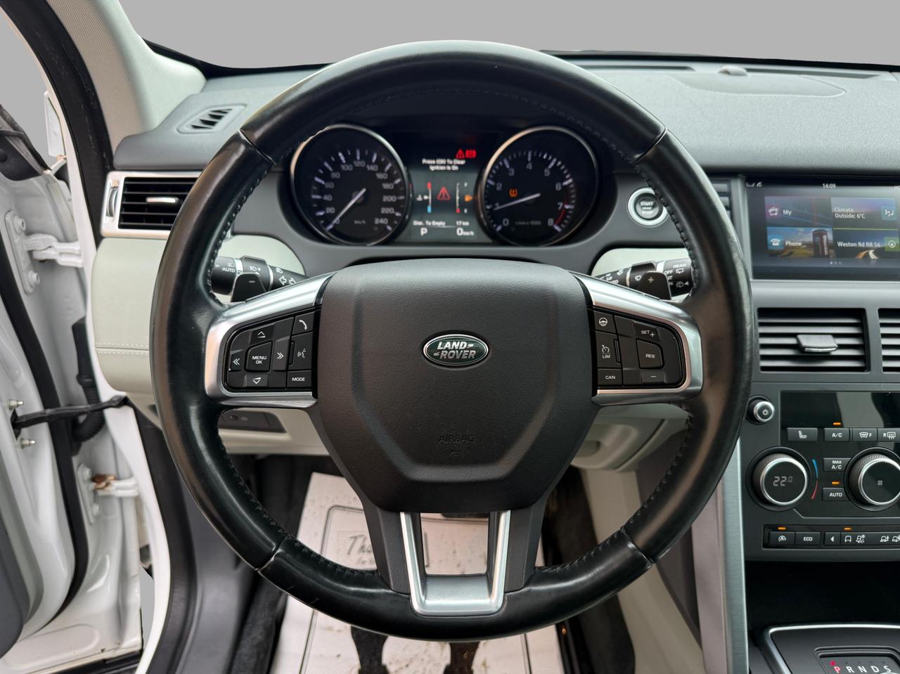 2016 Land Rover Discovery Sport HSE Luxury Photo