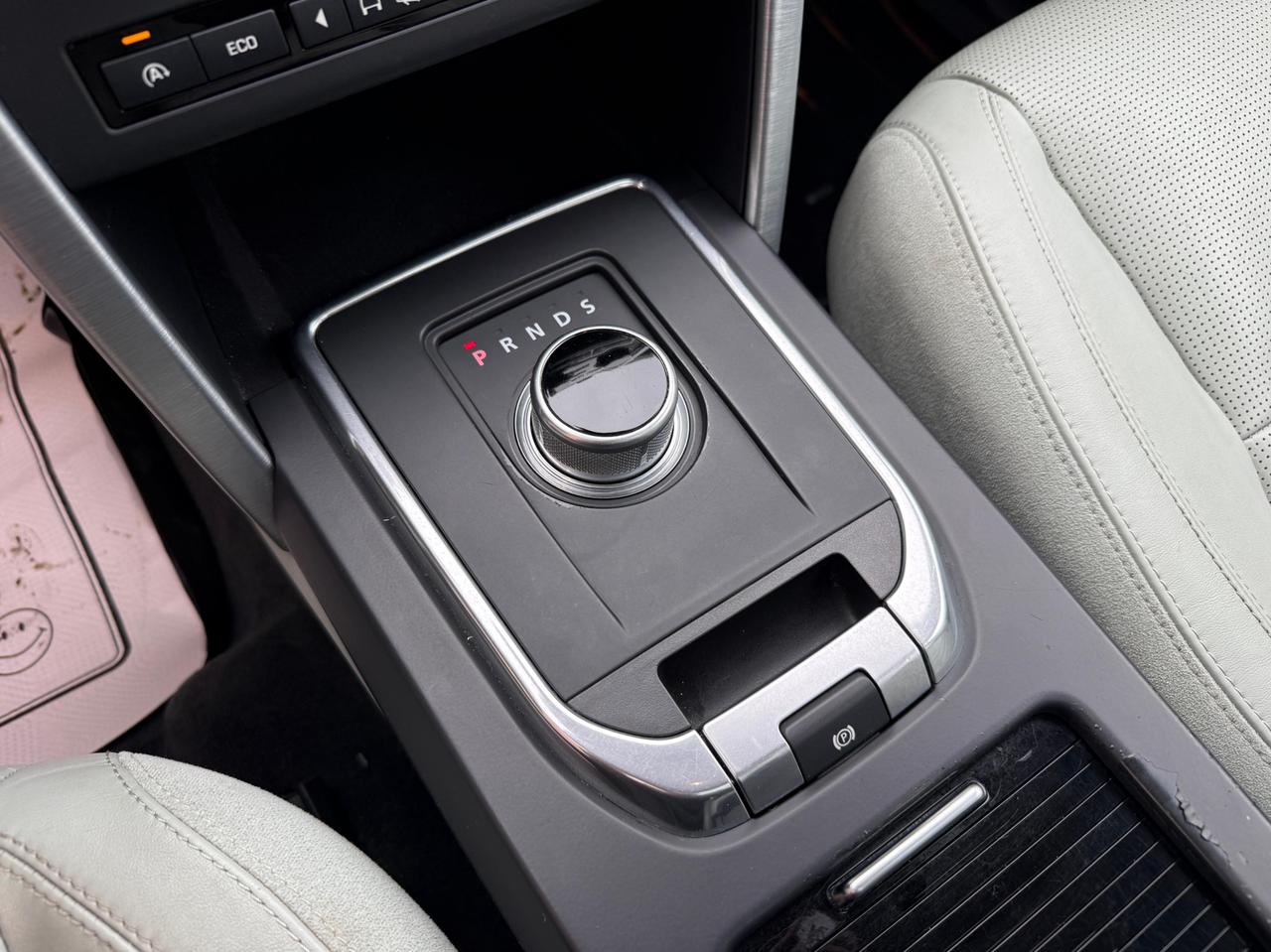 2016 Land Rover Discovery Sport HSE Luxury Photo