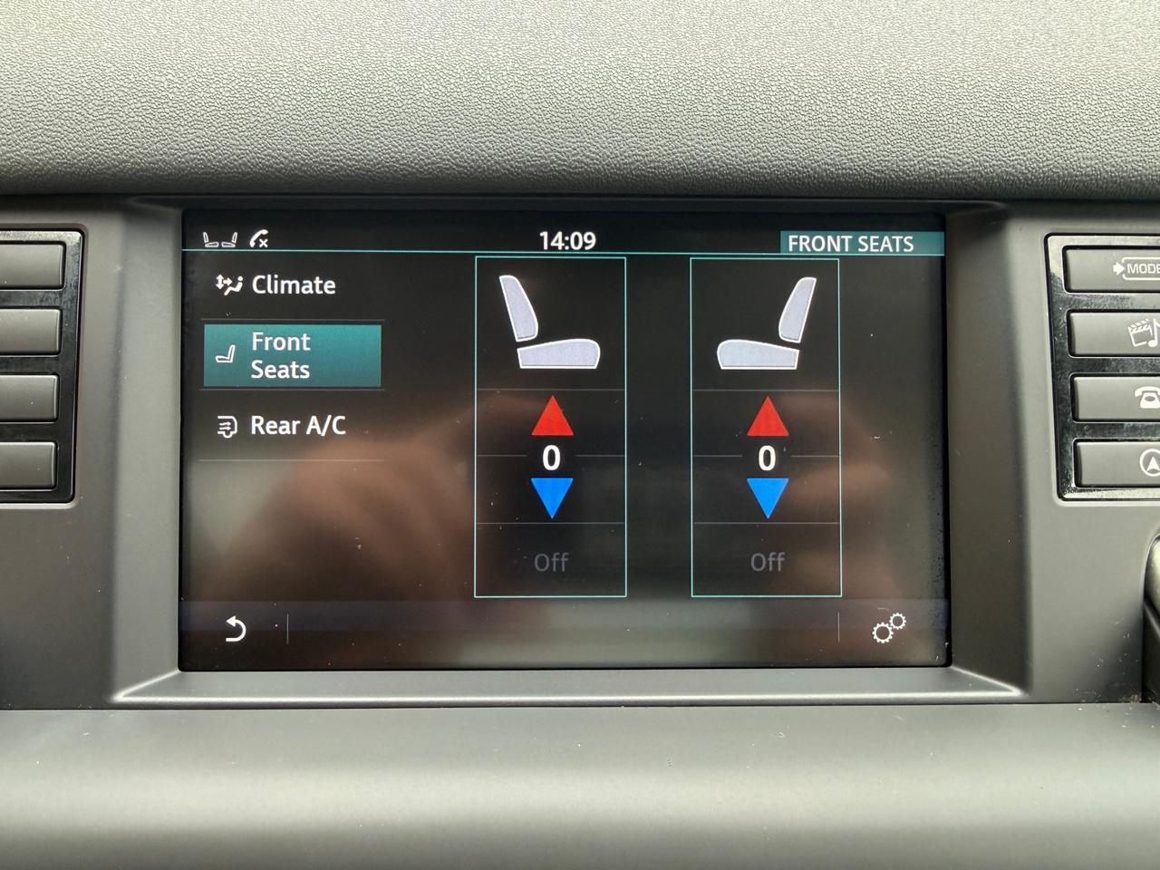 2016 Land Rover Discovery Sport HSE Luxury Photo