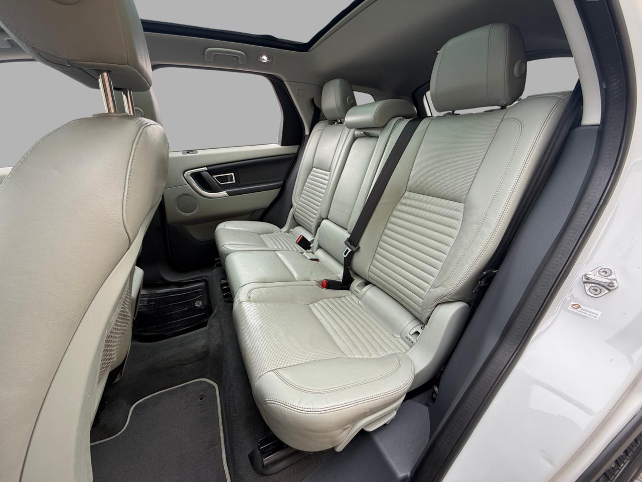 2016 Land Rover Discovery Sport HSE Luxury Photo