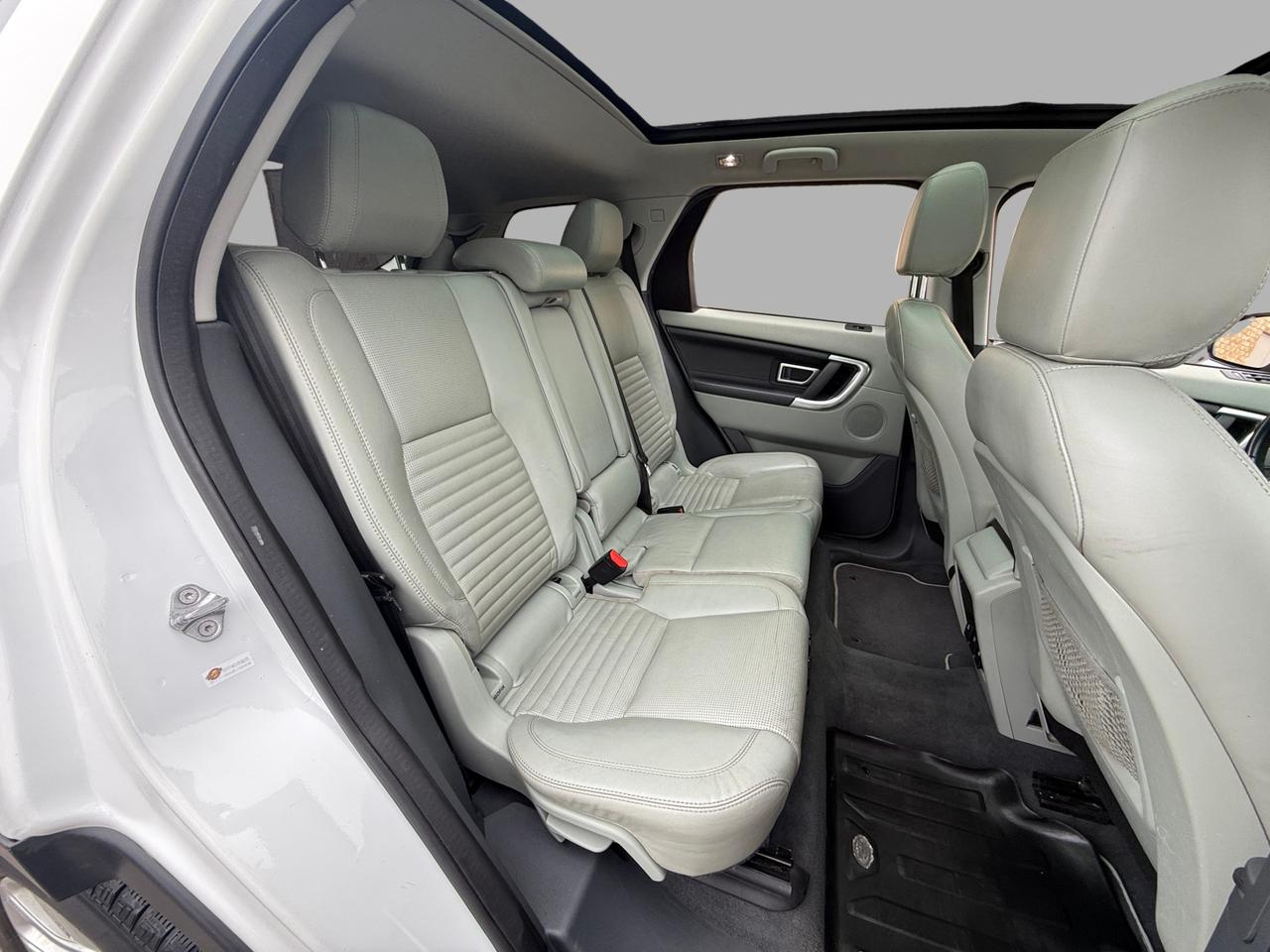 2016 Land Rover Discovery Sport HSE Luxury Photo