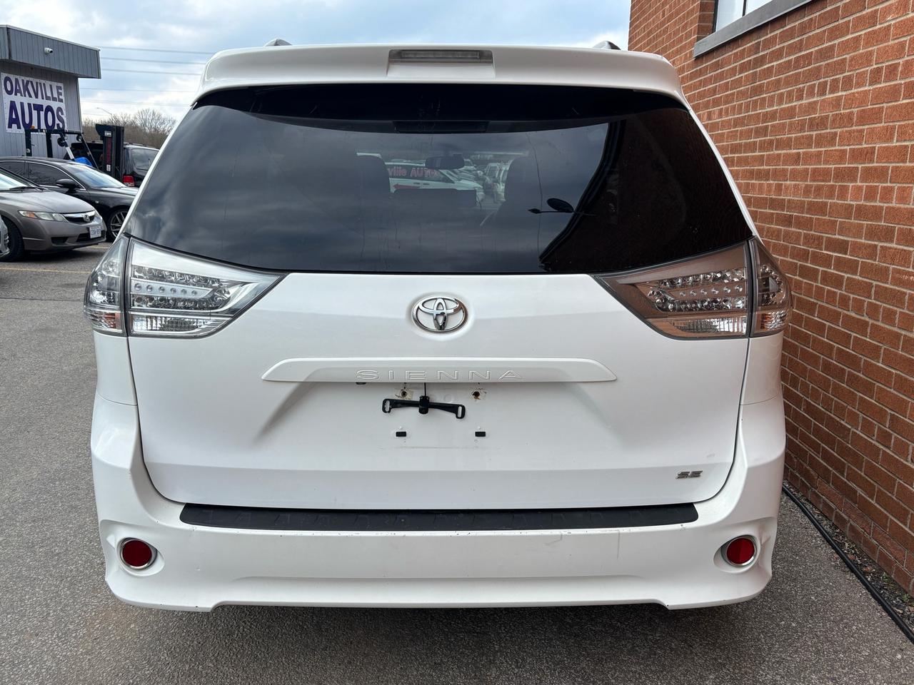 2014 Toyota Sienna SE 8-Pass FWD Photo4