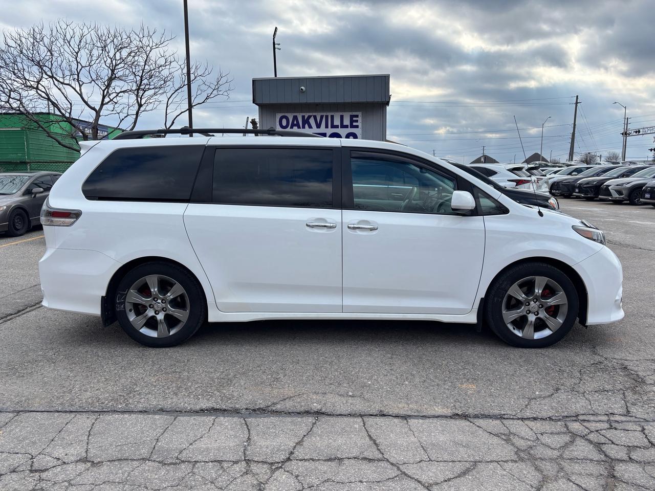 2014 Toyota Sienna SE 8-Pass FWD Photo