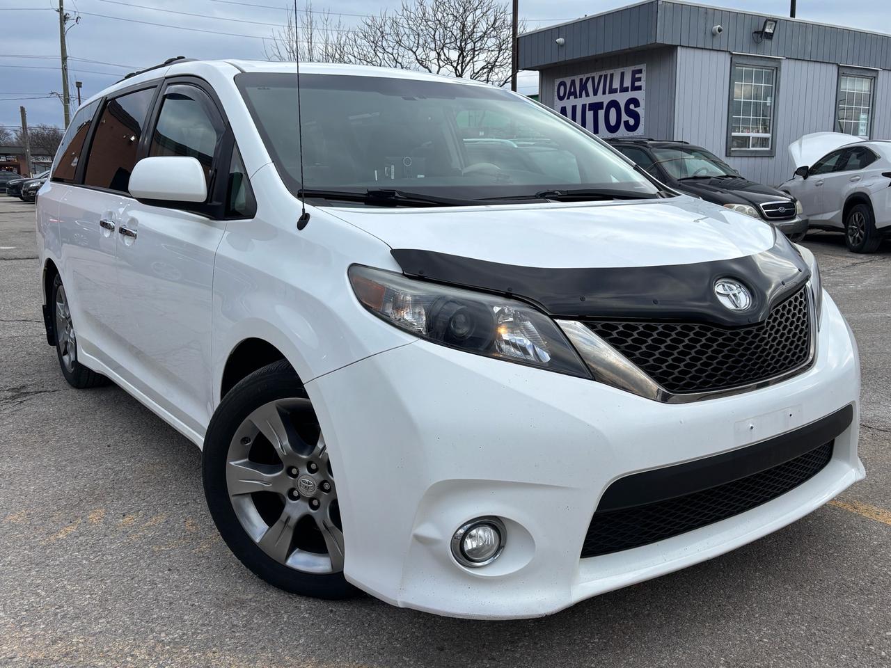 2014 Toyota Sienna SE 8-Pass FWD Photo
