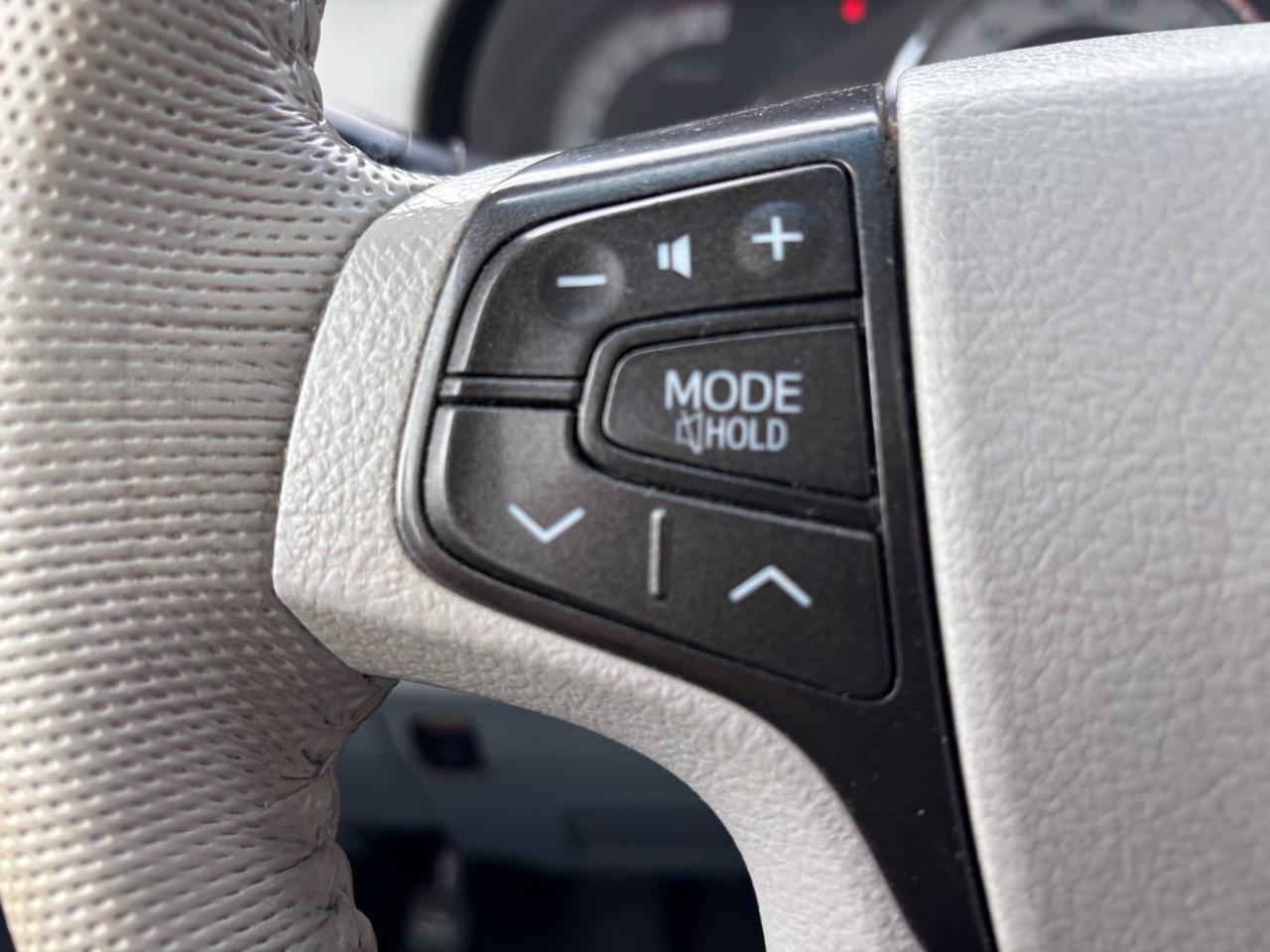 2014 Toyota Sienna SE 8-Pass FWD Photo