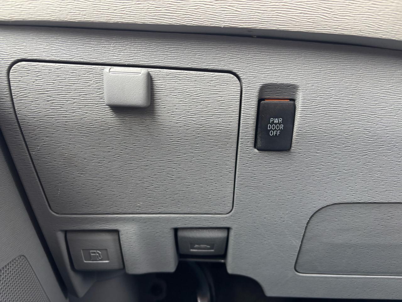 2014 Toyota Sienna SE 8-Pass FWD Photo