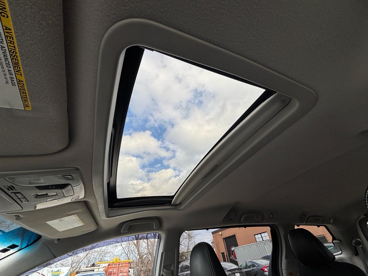 2014 Toyota Sienna SE 8-Pass FWD Photo