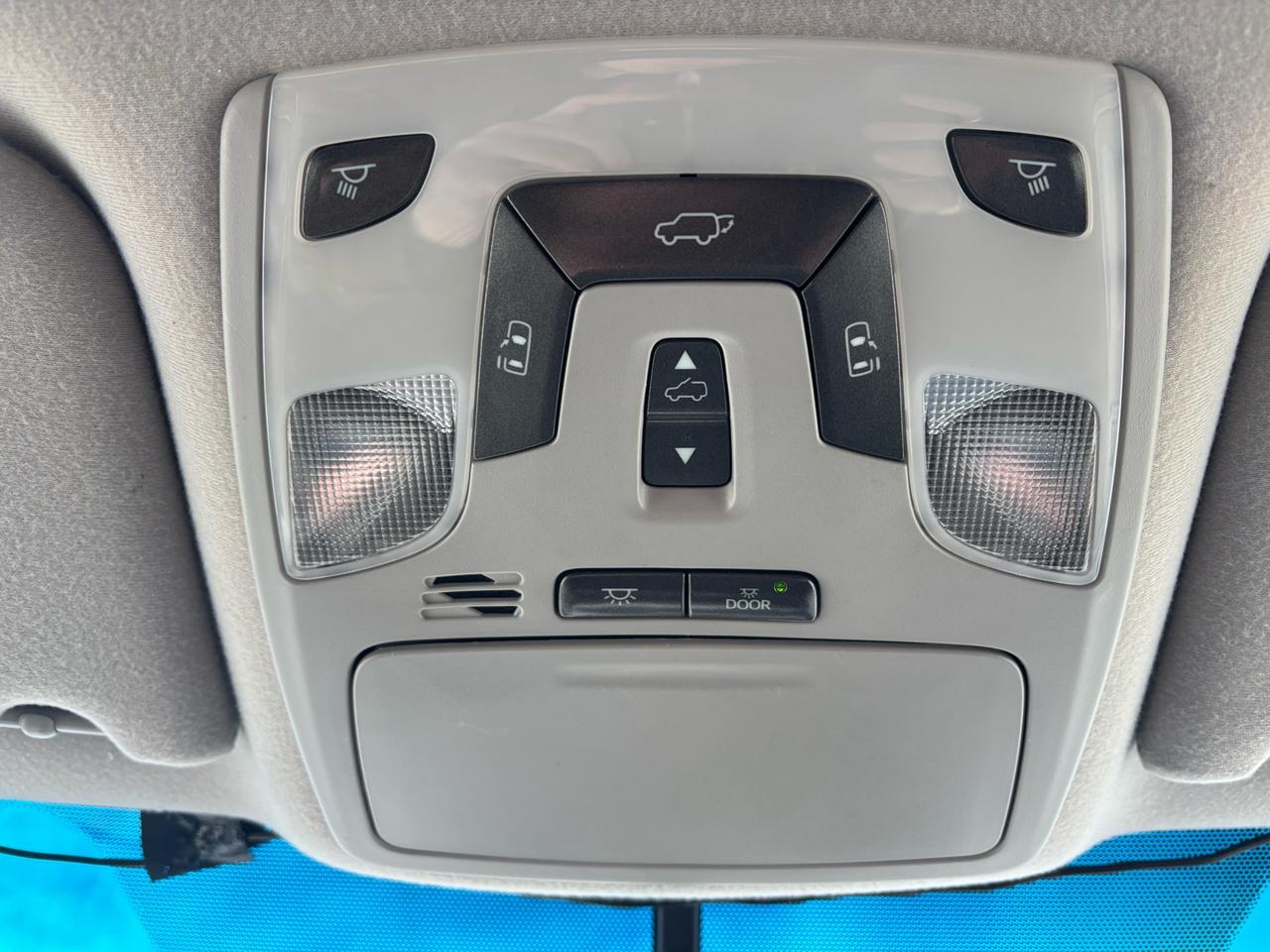 2014 Toyota Sienna SE 8-Pass FWD Photo