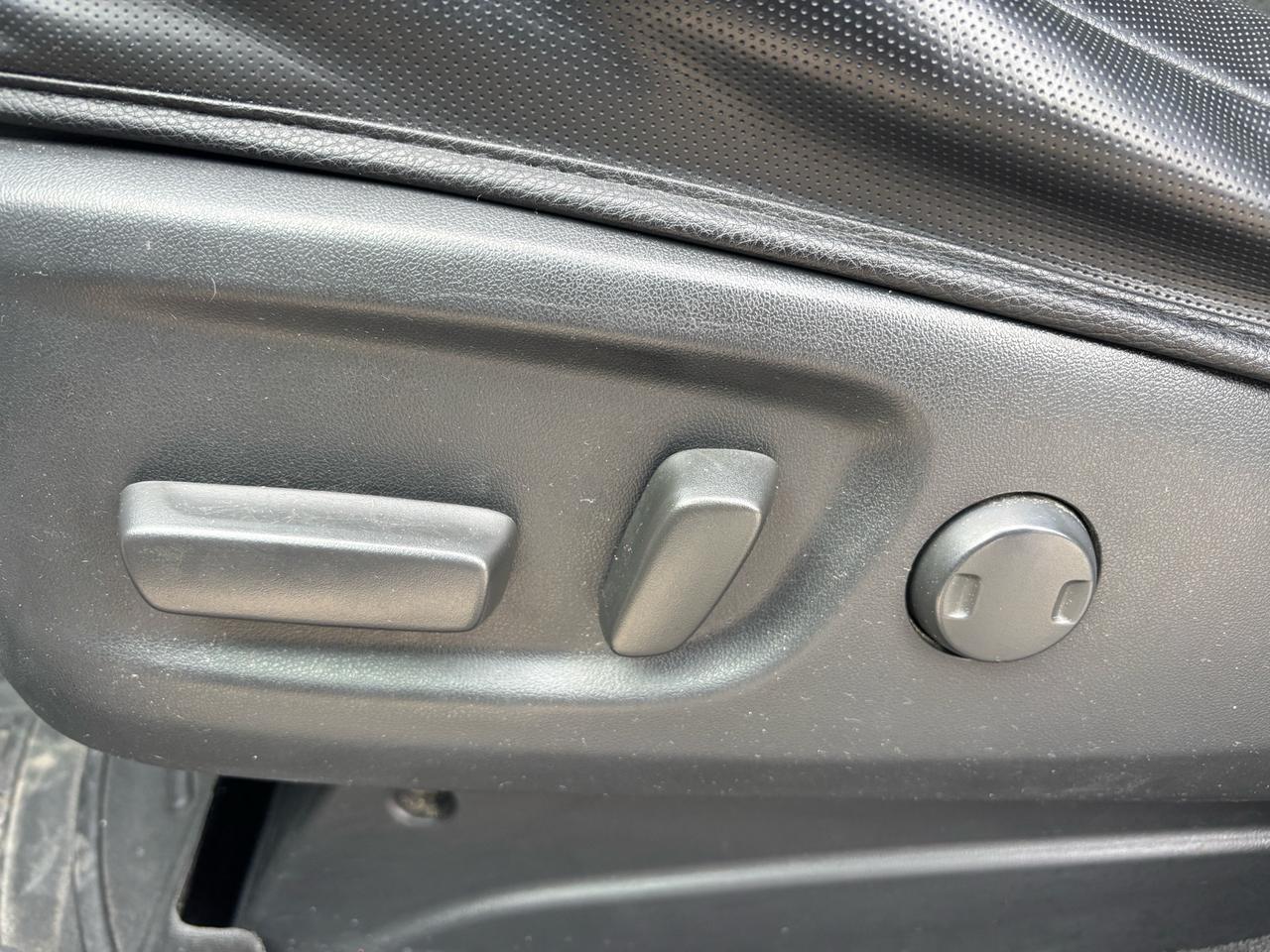 2014 Toyota Sienna SE 8-Pass FWD Photo