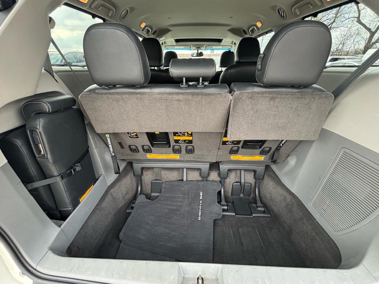 2014 Toyota Sienna SE 8-Pass FWD Photo