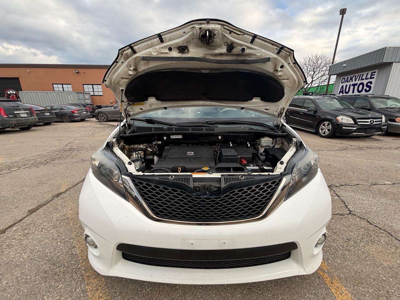 2014 Toyota Sienna SE 8-Pass FWD Photo