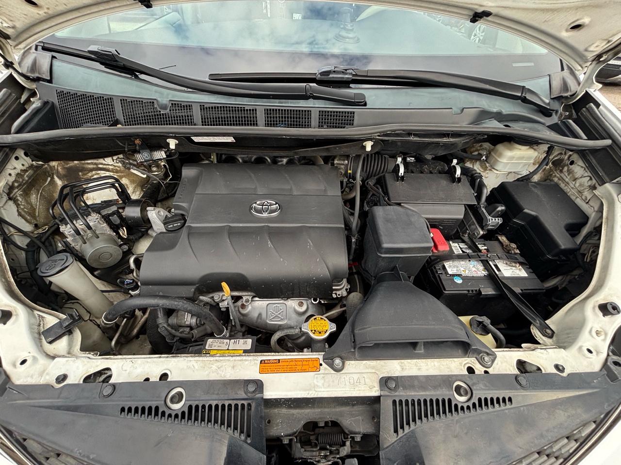 2014 Toyota Sienna SE 8-Pass FWD Photo