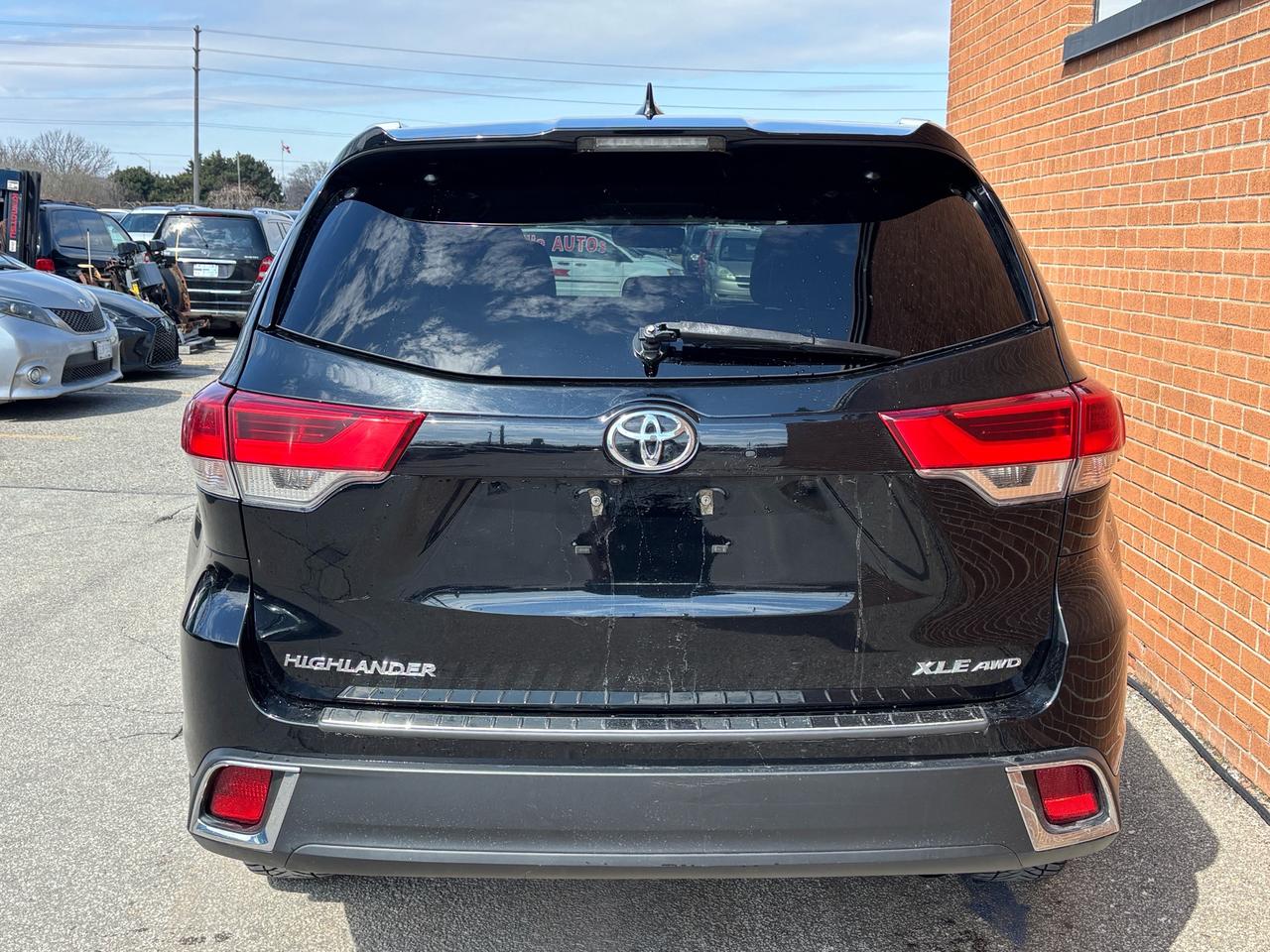 2019 Toyota Highlander AWD XLE, 8 Passenger, Navi, Photo