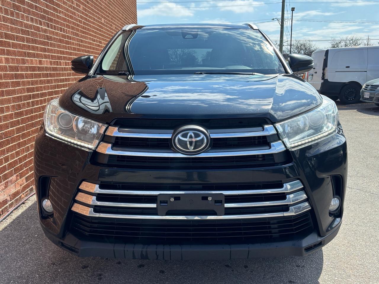 2019 Toyota Highlander AWD XLE, 8 Passenger, Navi, Photo