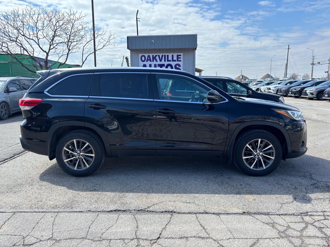 2019 Toyota Highlander AWD XLE, 8 Passenger, Navi, Photo