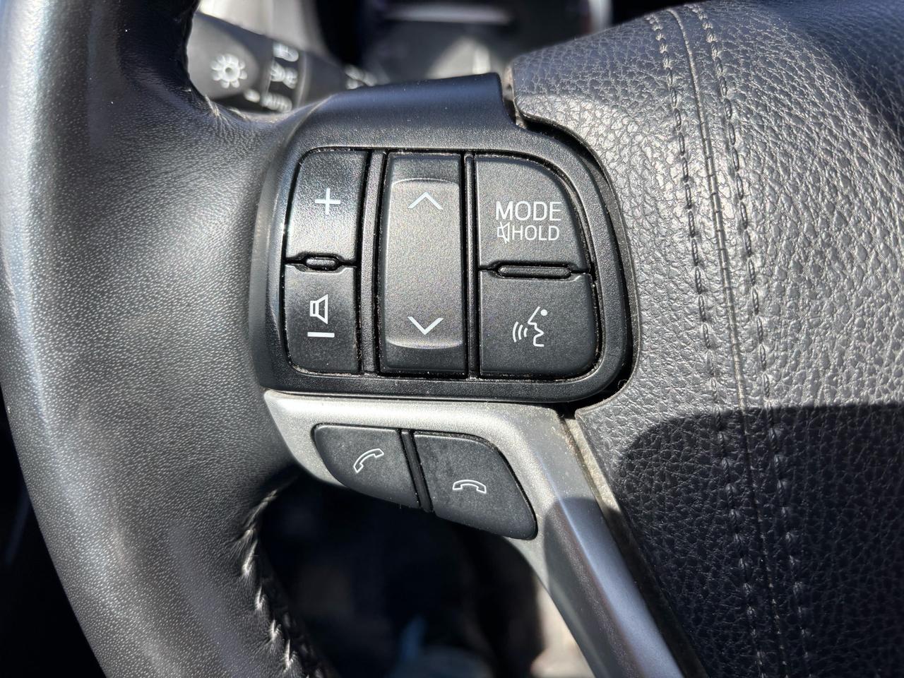 2019 Toyota Highlander AWD XLE, 8 Passenger, Navi, Photo