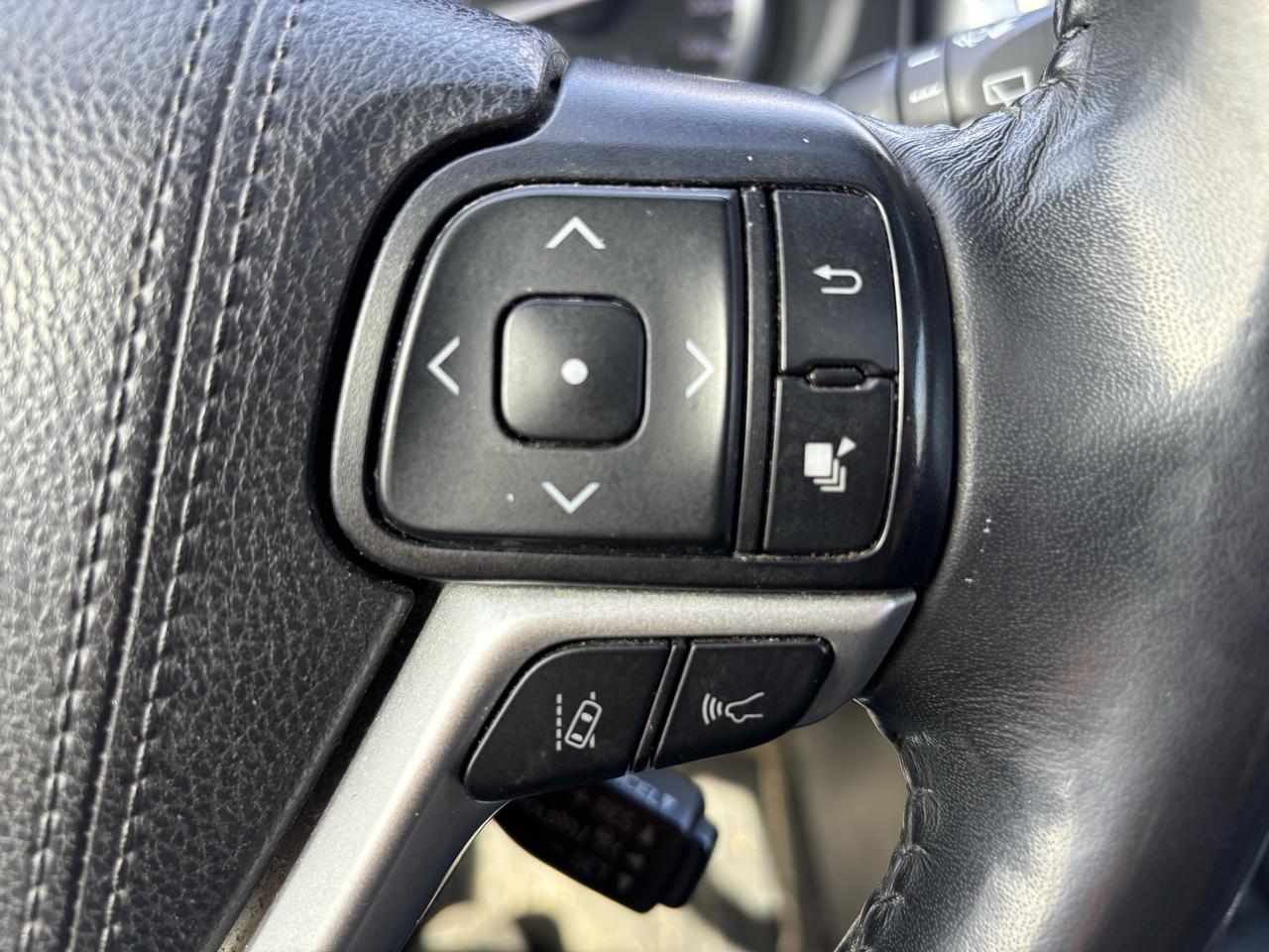 2019 Toyota Highlander AWD XLE, 8 Passenger, Navi, Photo