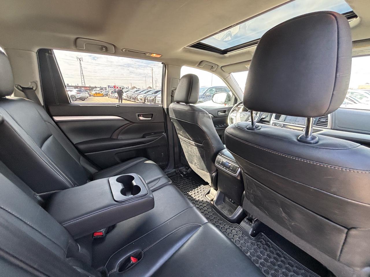 2019 Toyota Highlander AWD XLE, 8 Passenger, Navi, Photo