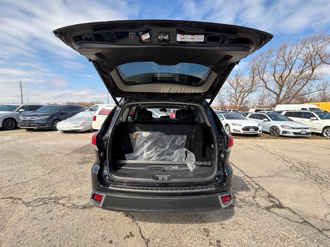 2019 Toyota Highlander AWD XLE, 8 Passenger, Navi, Photo