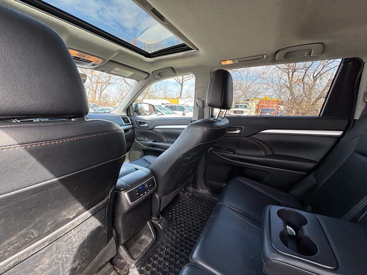 2019 Toyota Highlander AWD XLE, 8 Passenger, Navi, Photo