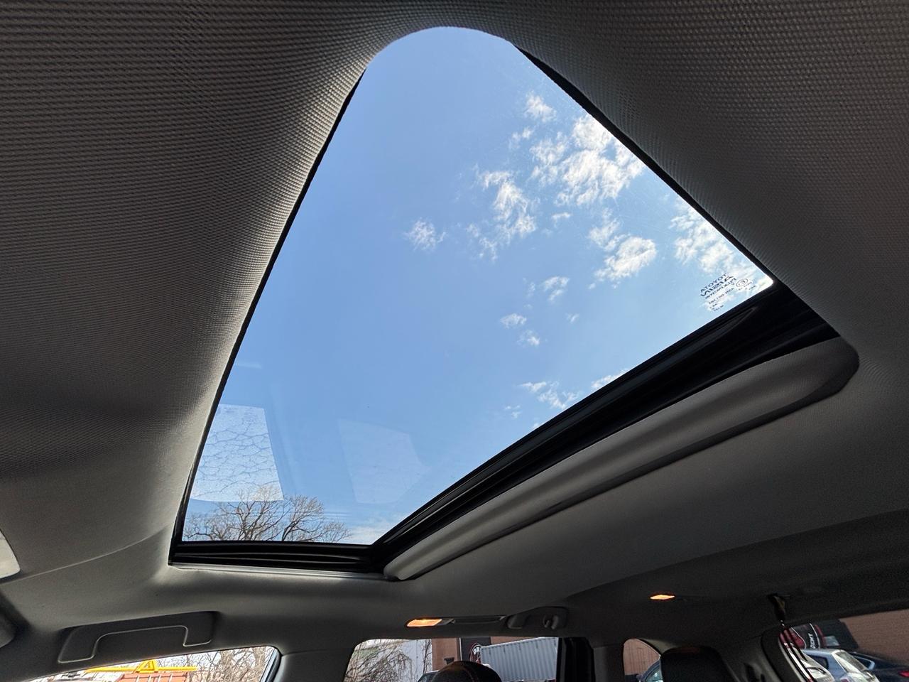 2019 Toyota Highlander AWD XLE, 8 Passenger, Navi, Photo