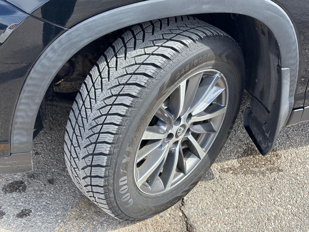 2019 Toyota Highlander AWD XLE, 8 Passenger, Navi, Photo