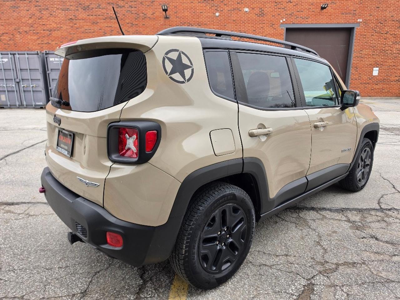 2017 Jeep Renegade 4WD DESERTHAWK TRAILHAWK-SKY ROOF Photo